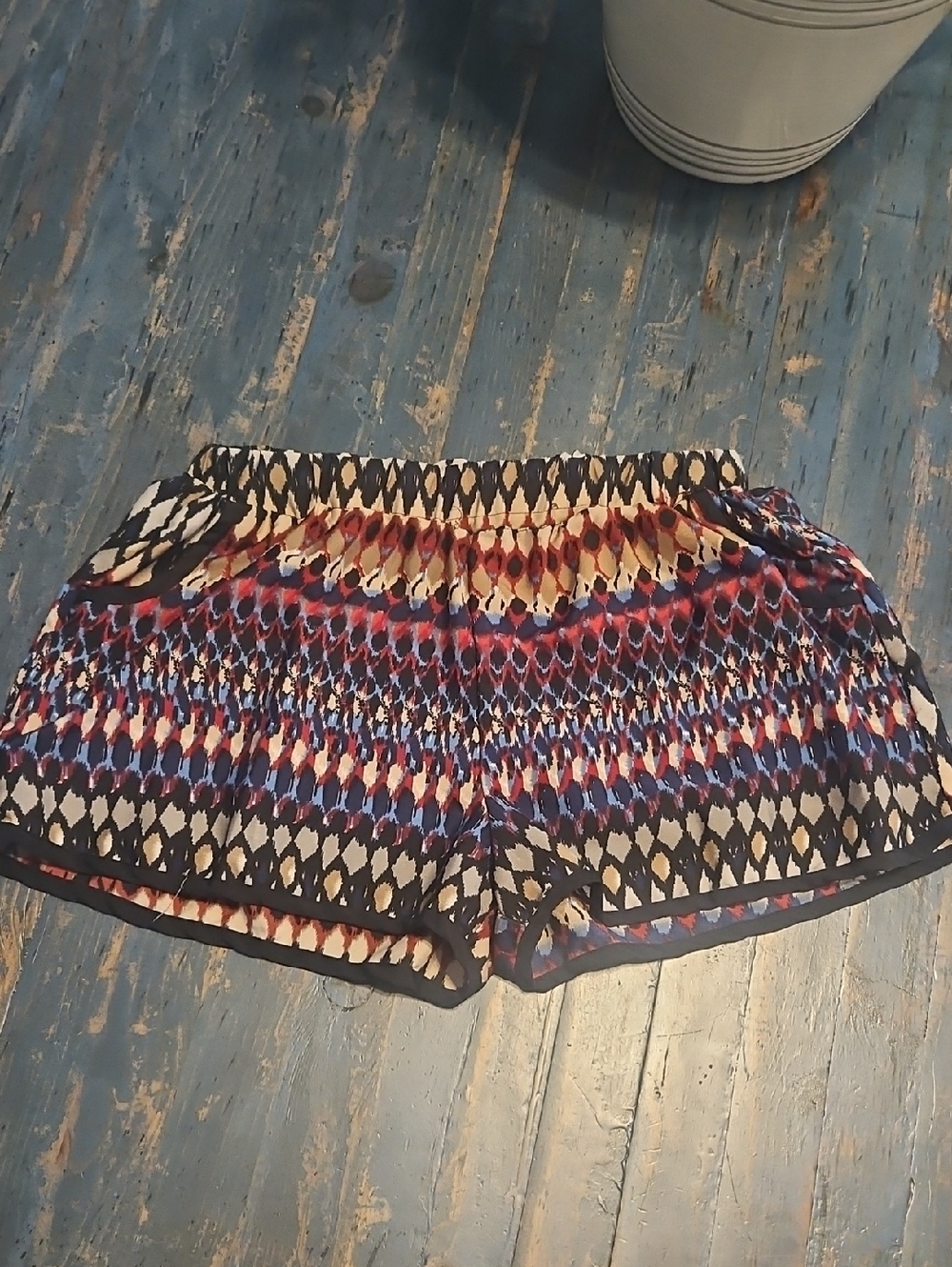 Geometric Multicolor Elastic-Waist Women's Shorts